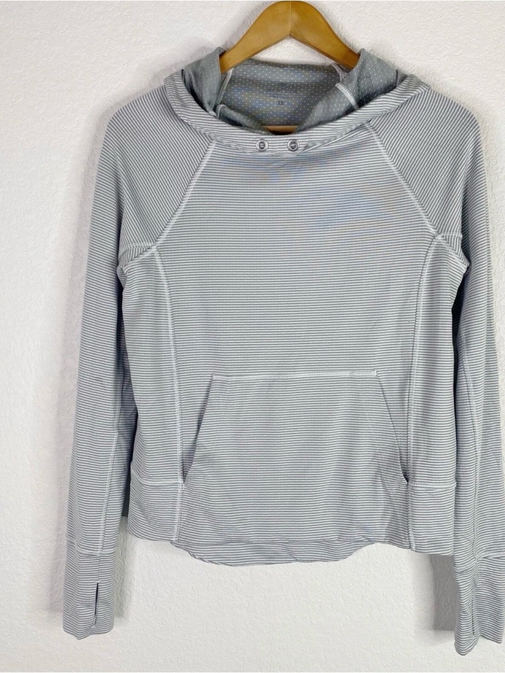 Athleta Womens Size M Gray & White Striped Hooded Athletic Pullover